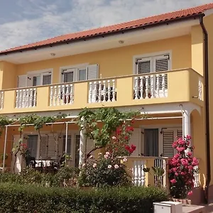 apartments-hudoletnjak.primorje-gorskikotar.com/